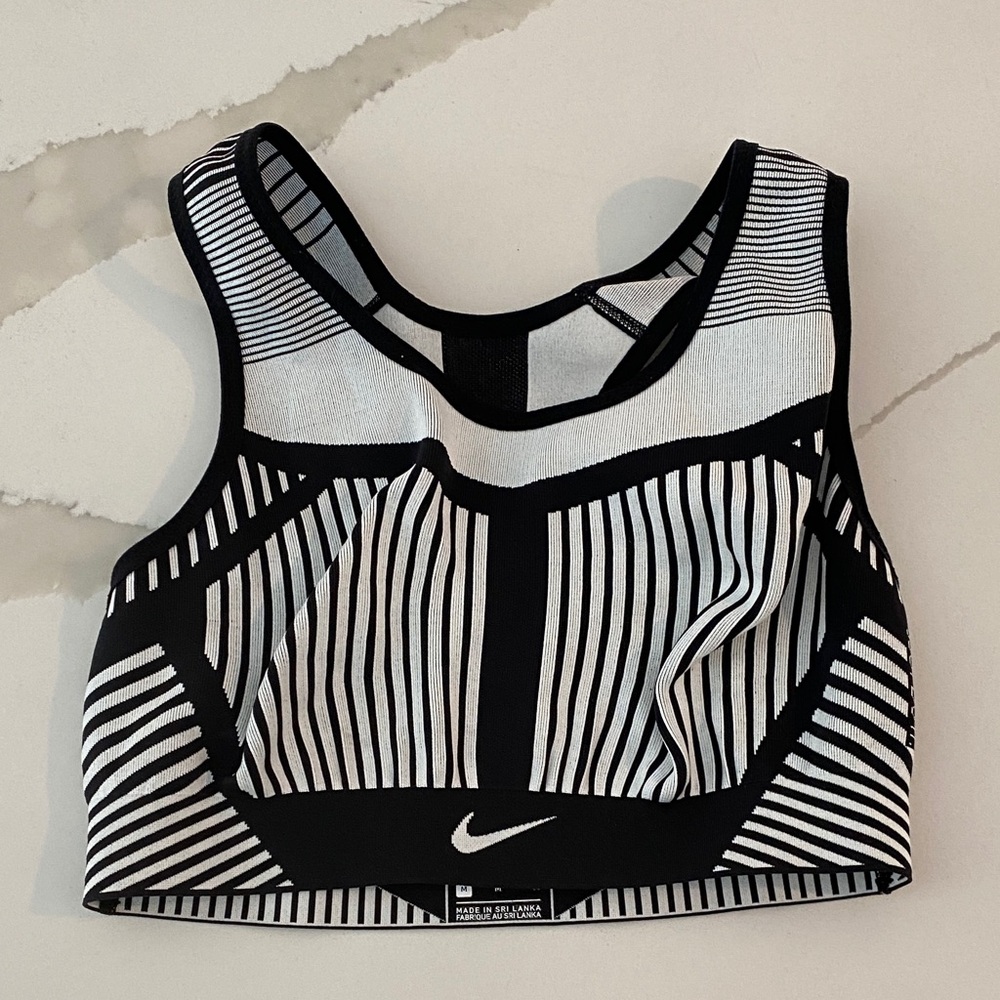 Nike Women's black and white sports bra sz medium